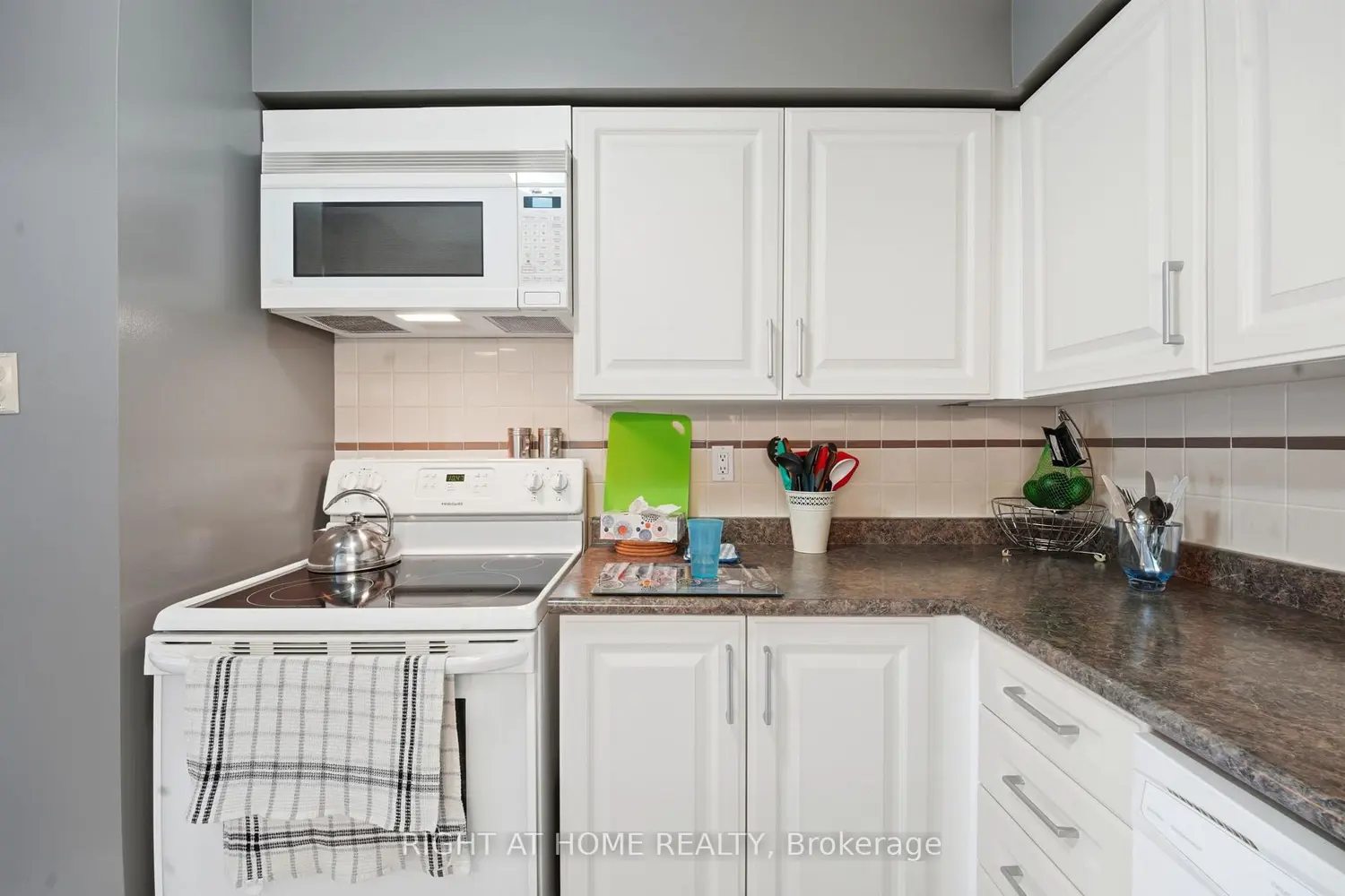 298 Jarvis Street 1602 photo 5
