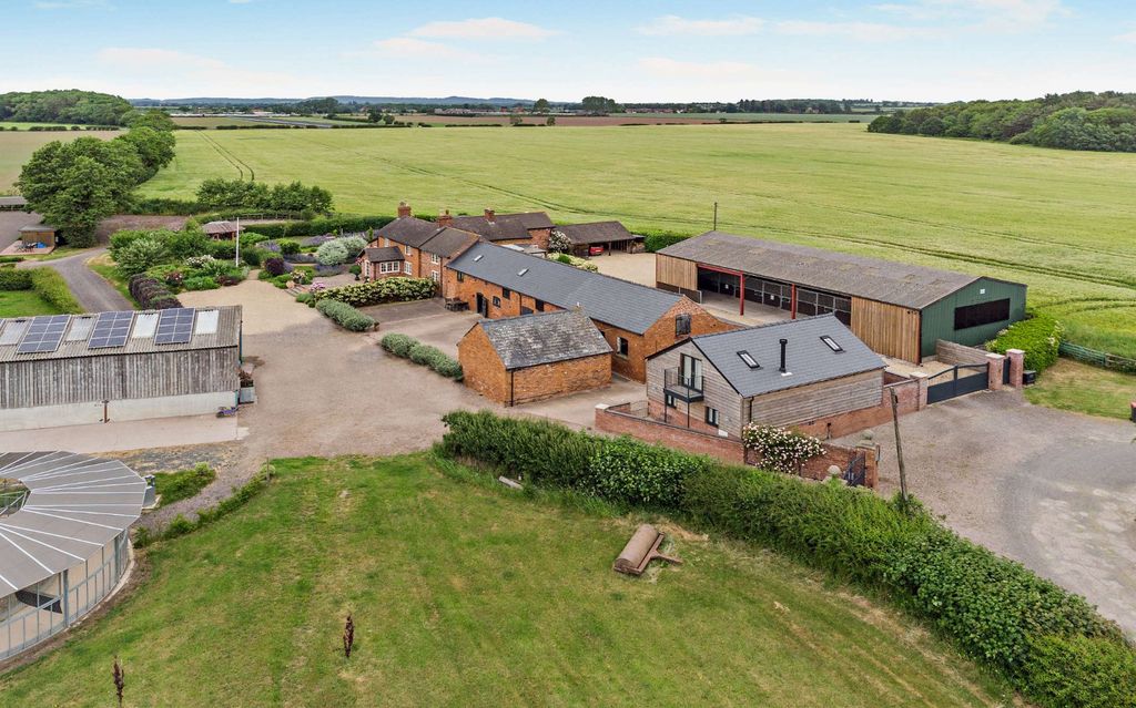 4 bed equestrian for saleRodington, Shrewsbury, Shropshire SY4 photo 3