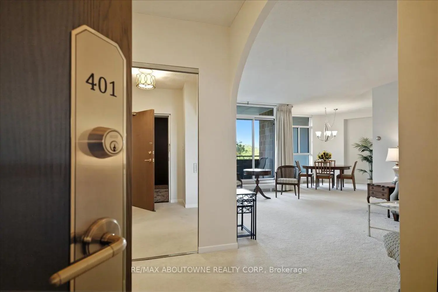 5250 Lakeshore Road 401