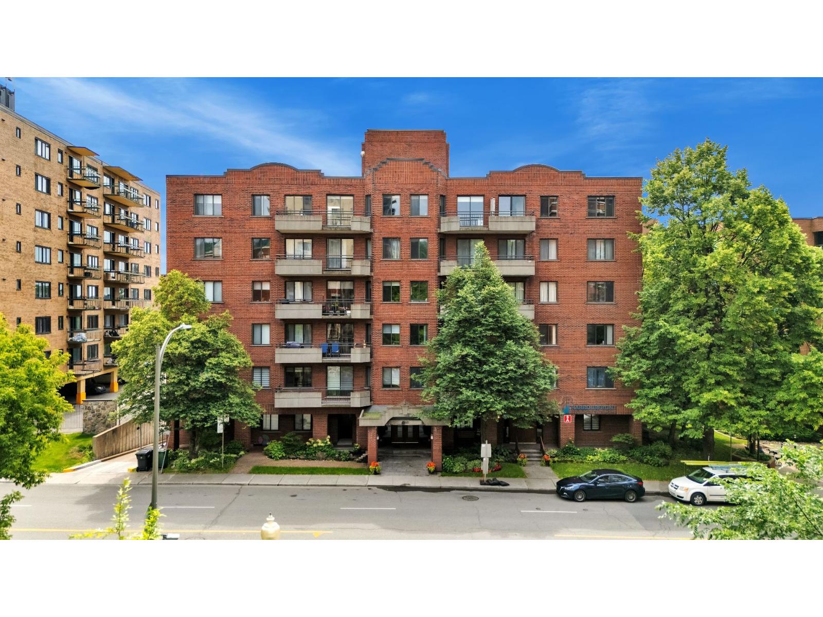 4410 Rue Ste-Catherine O.