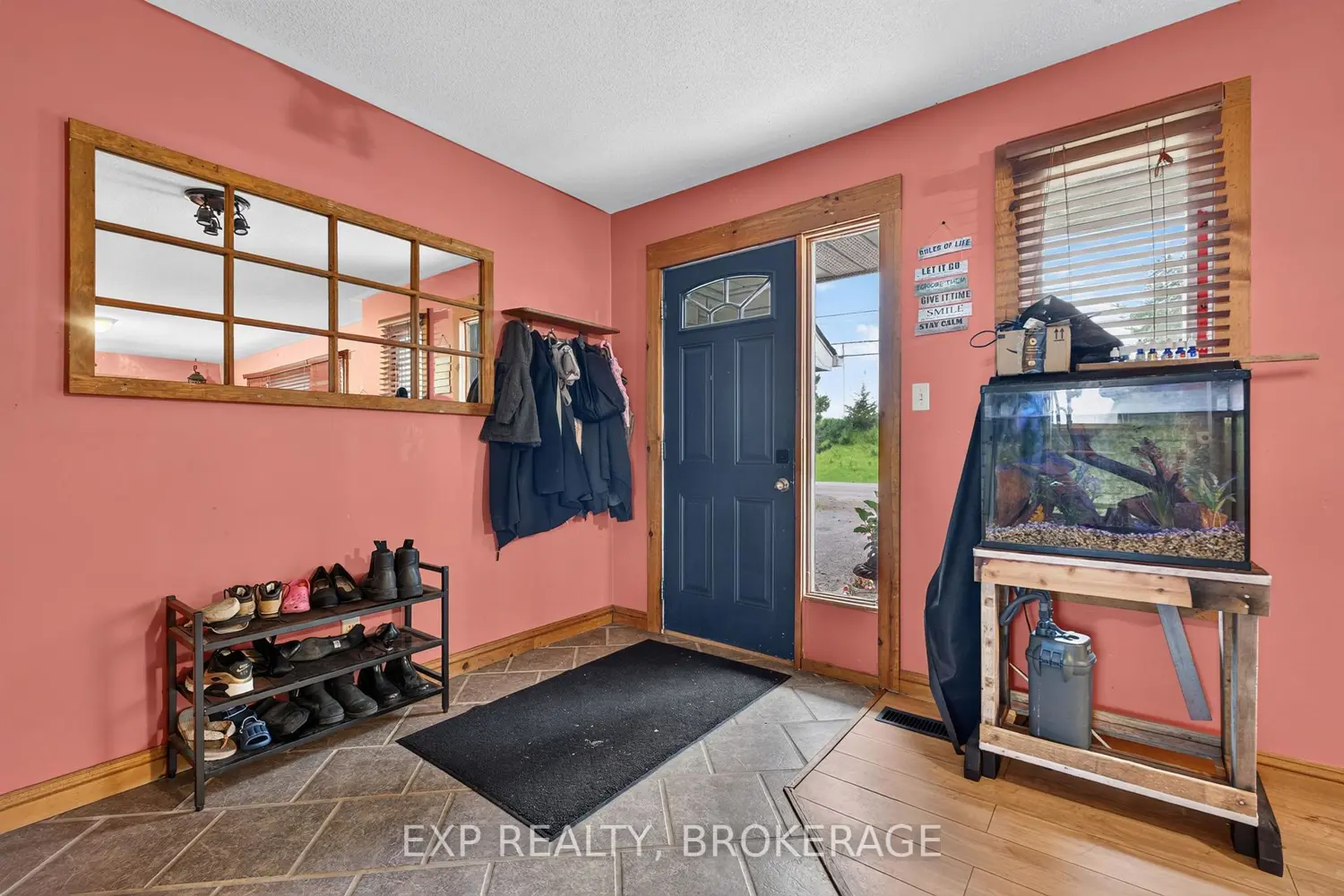 1664 Wallbridge Loyalist Road photo 4