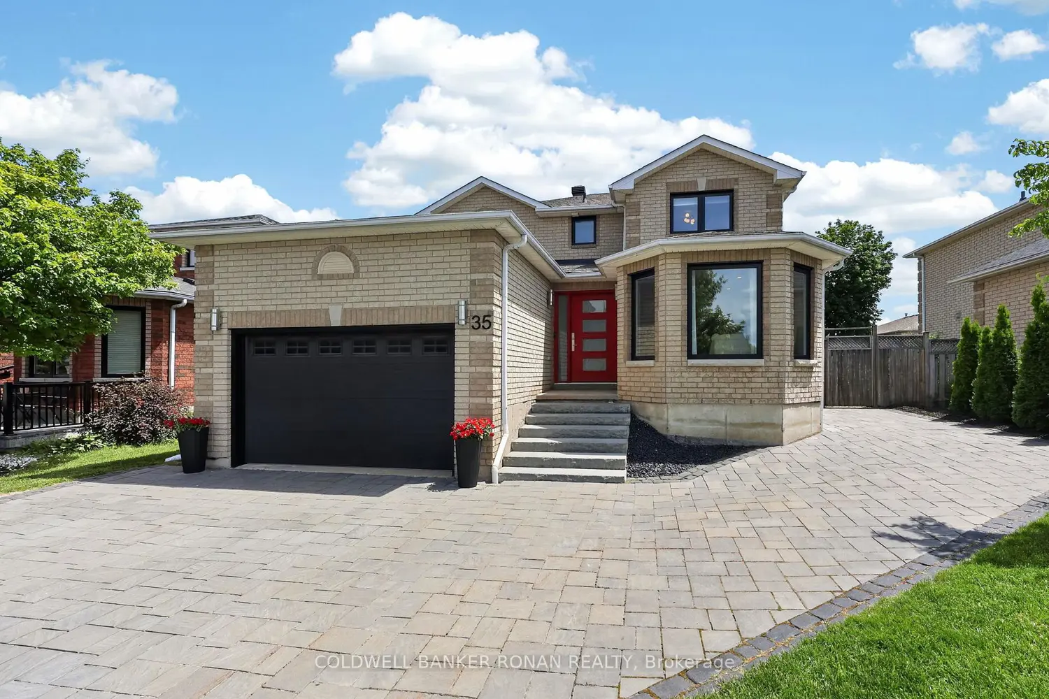 35 Farmstead Crescent photo 2