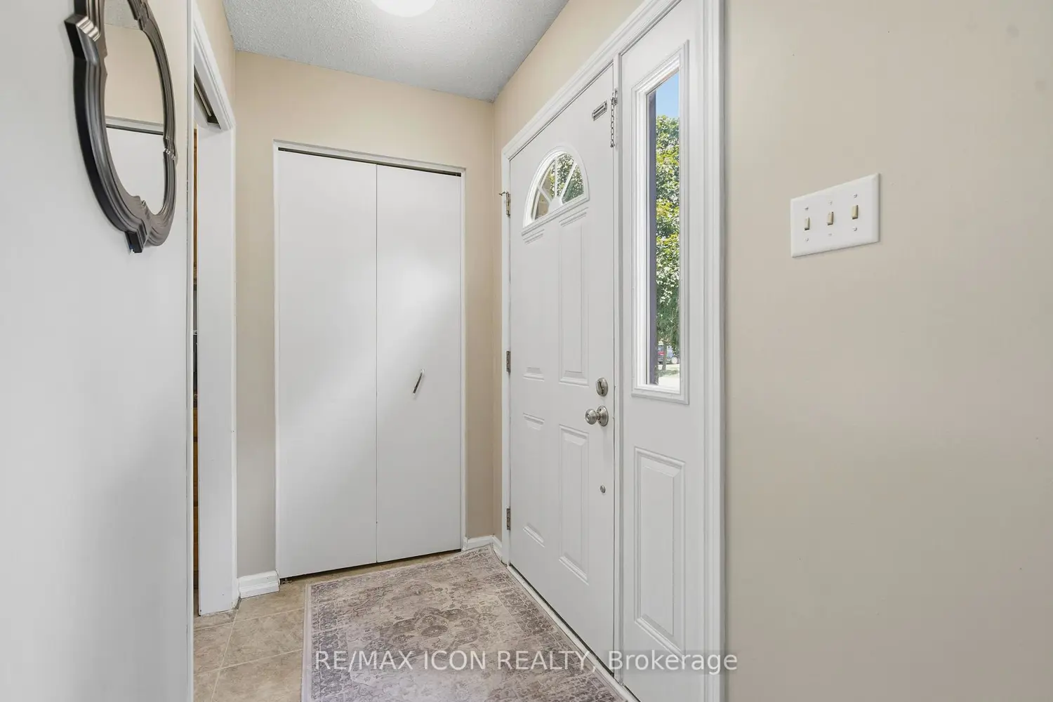 107 Rosamond Crescent photo 2