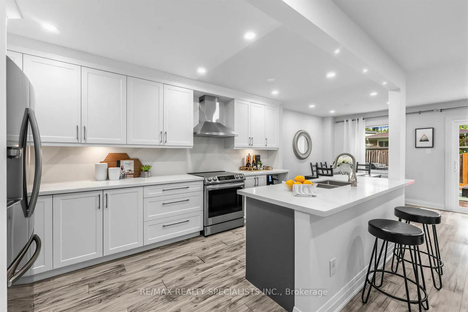 405 Hyacinthe Boulevard 7