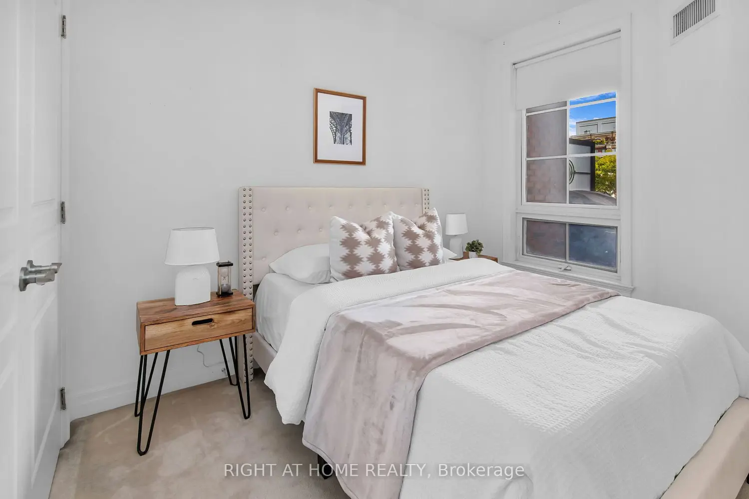 20 Burkebrook Place 306 photo 4