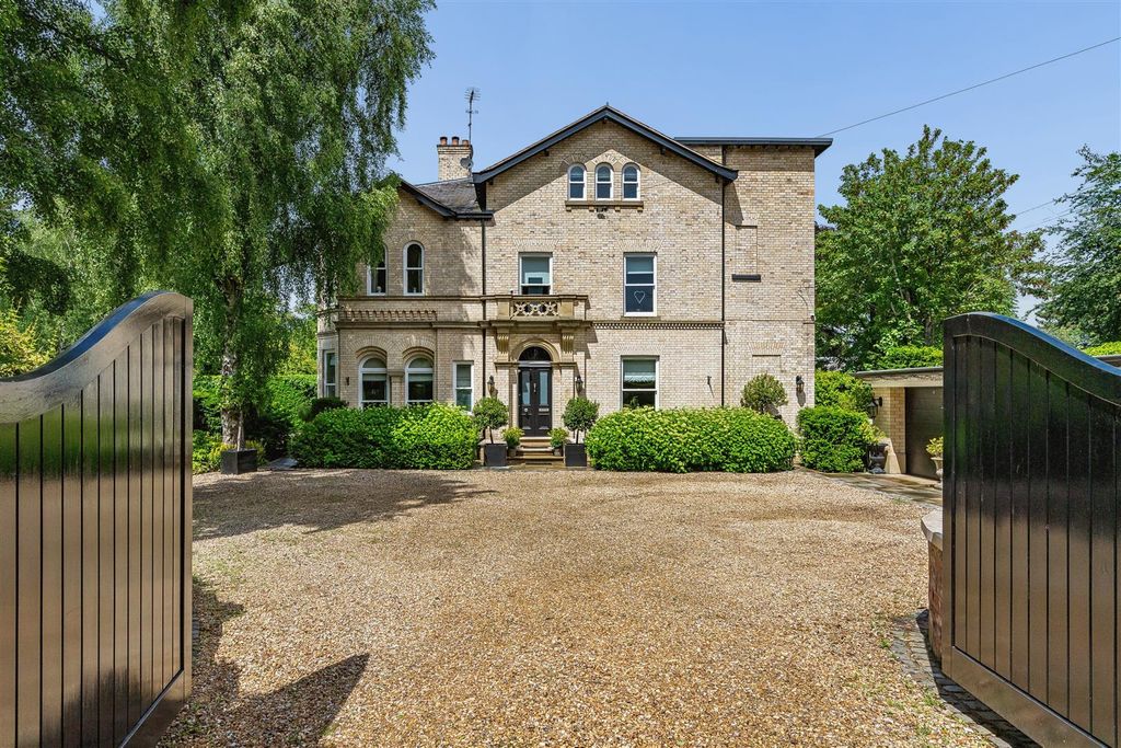6 bed semi-detached house for saleWoodville Road, Bowdon WA14