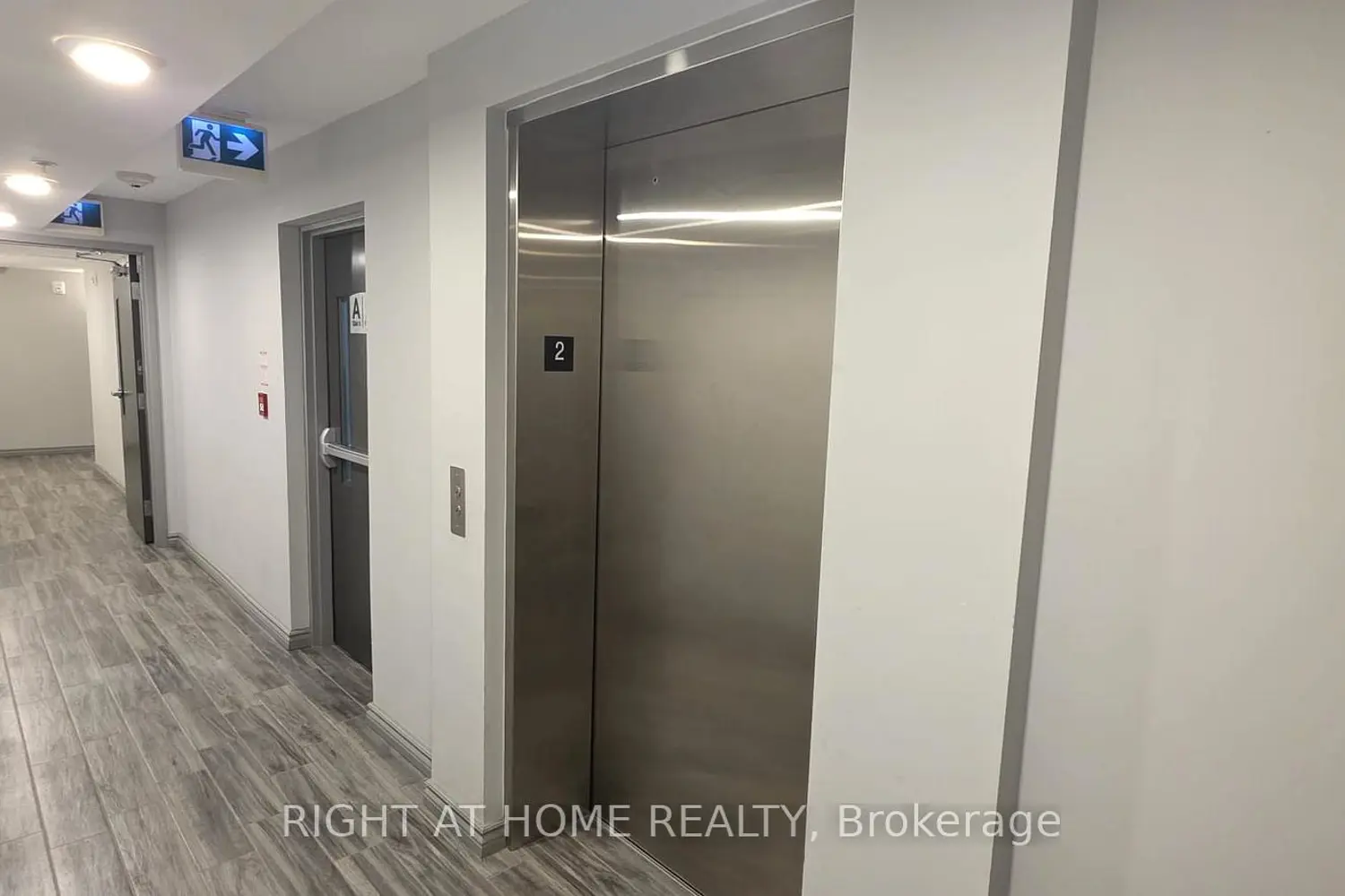 275A Larch Street 206 photo 3