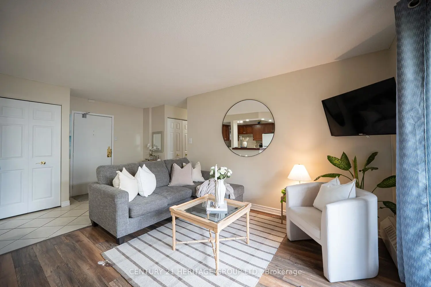 648 Grey Street 203 photo 3