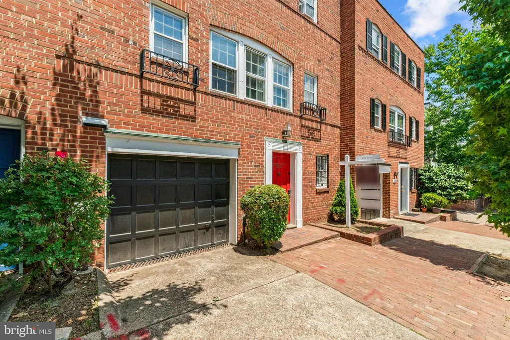 3341 Dent Place NW, Washington, DC 20007 photo 2