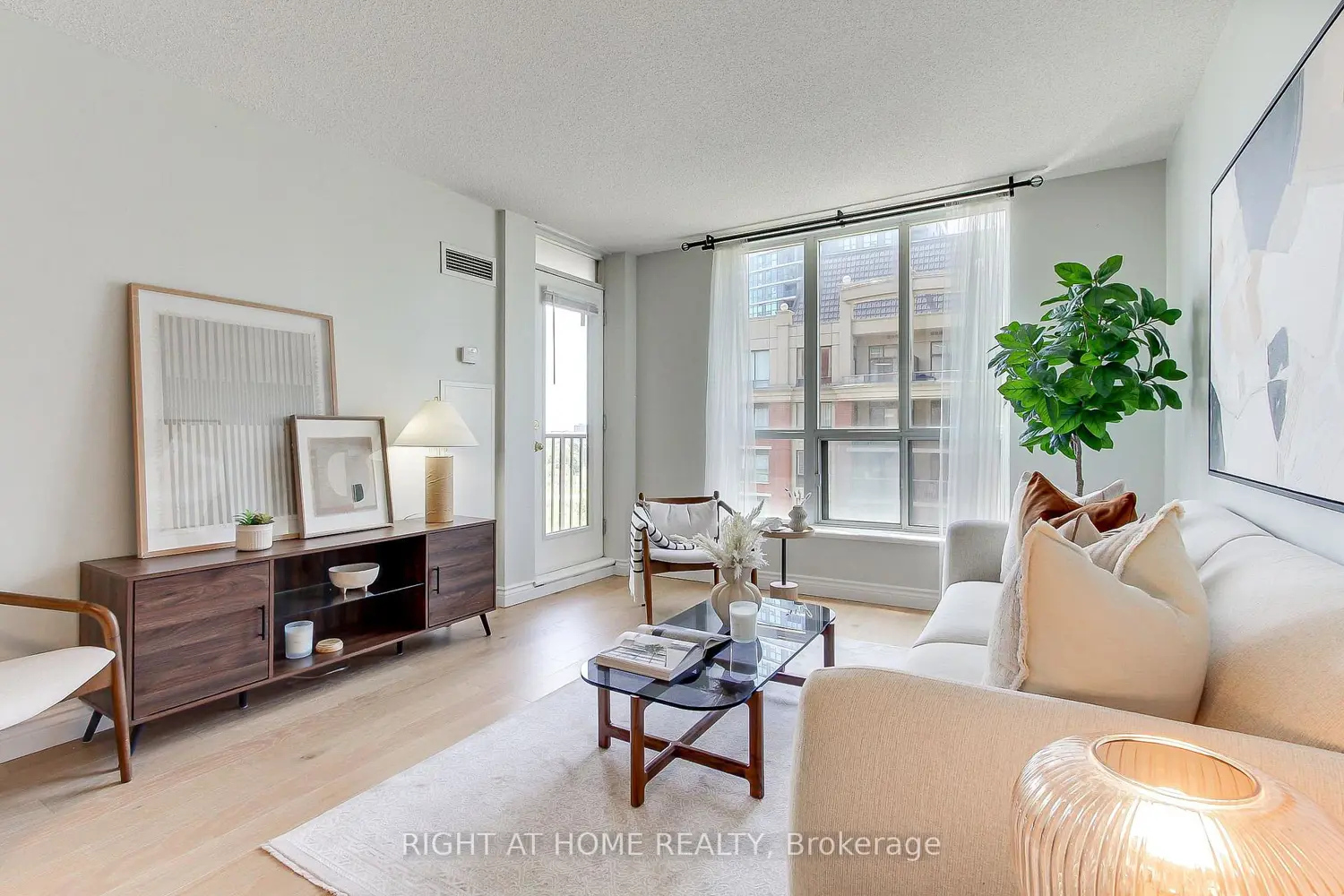 55 Harrison Garden Boulevard 907