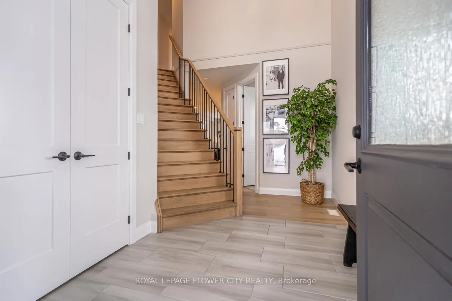 1 Tindall Crescent photo 3