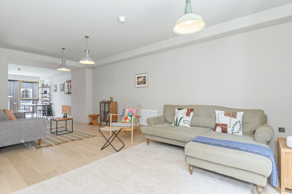 3 bed town house for saleFoundry Side, Ironworks LS11