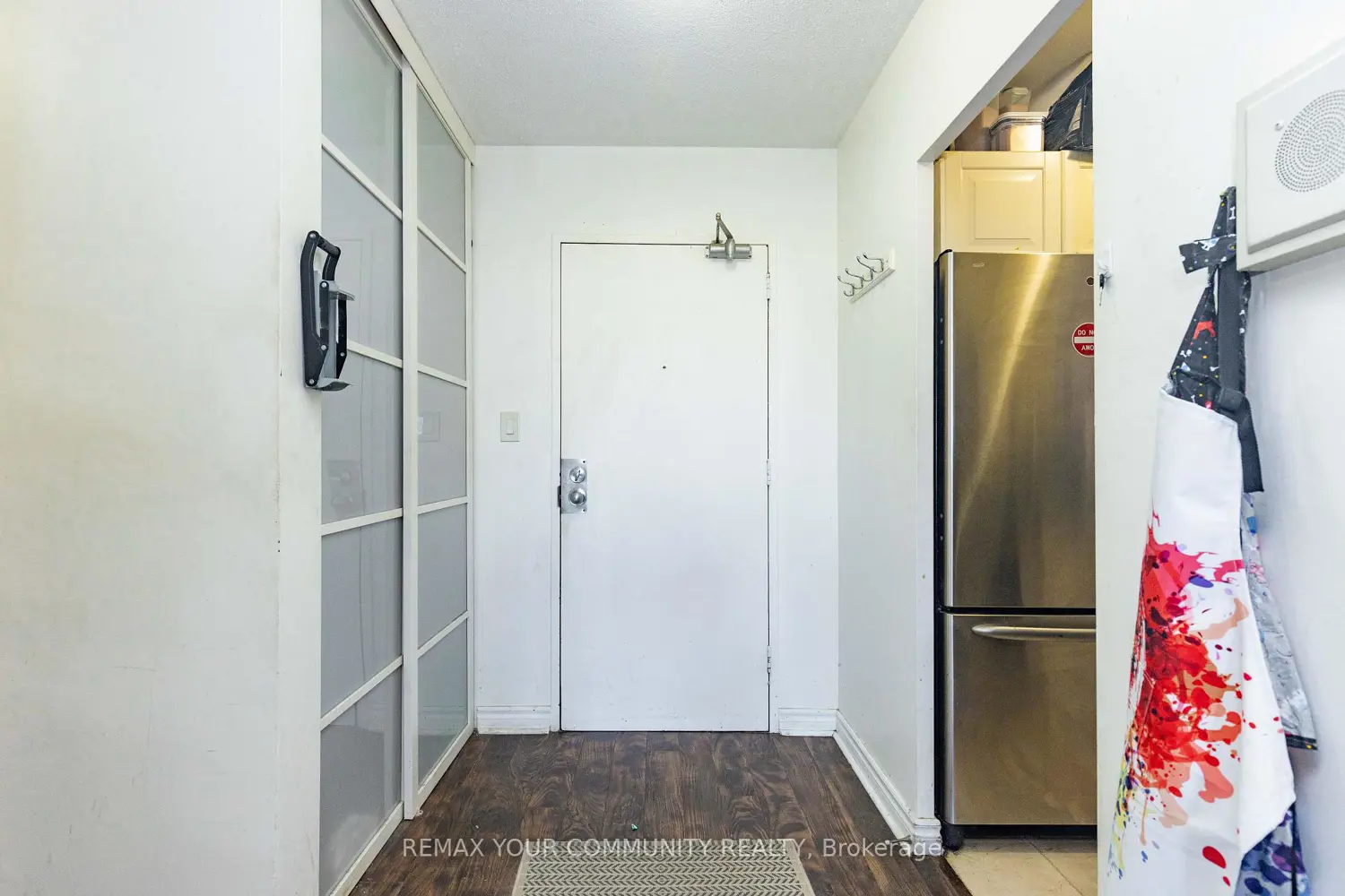 85 Emmett Avenue 708 photo 3