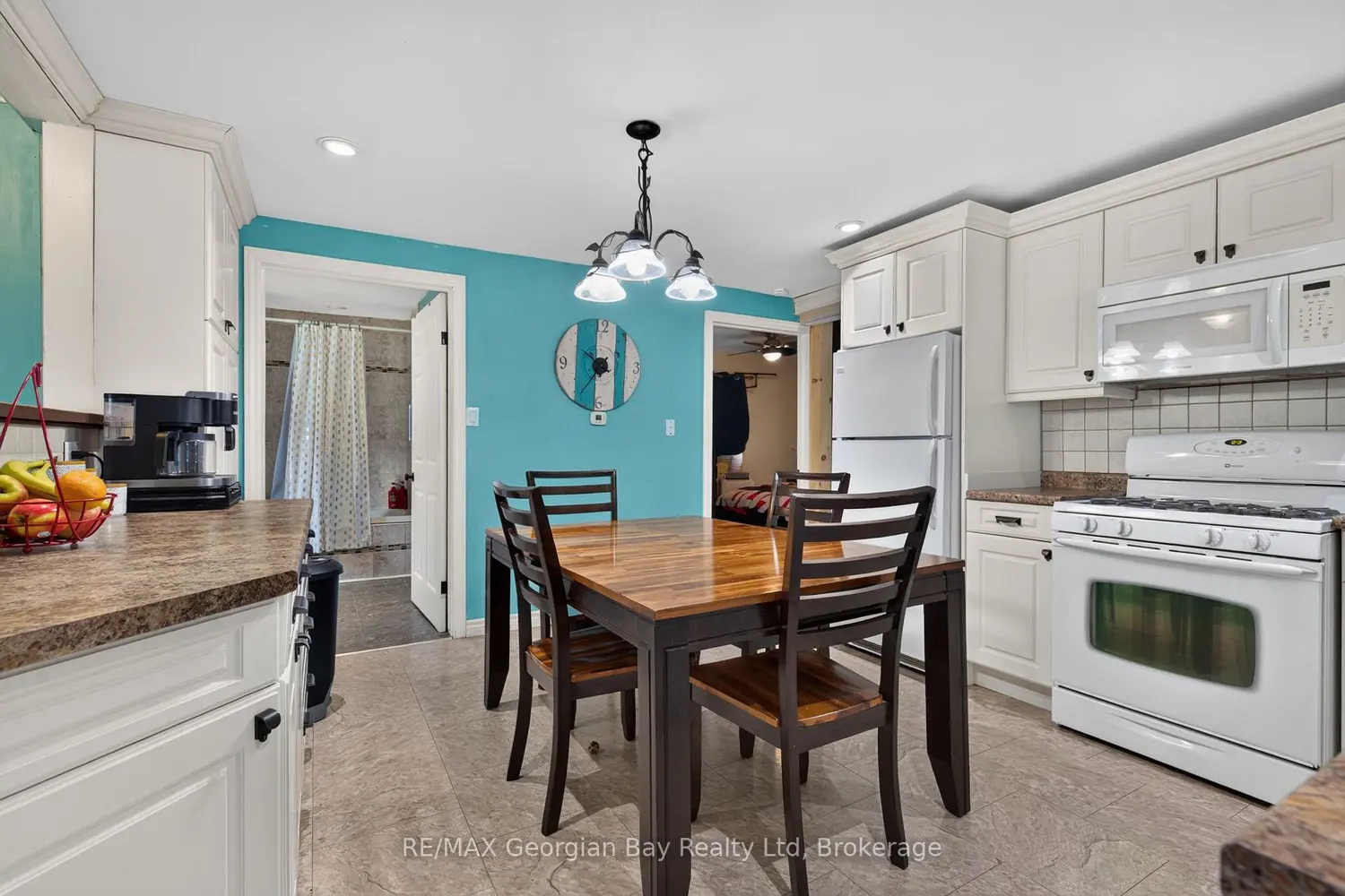 676 3Rd Avenue photo 4