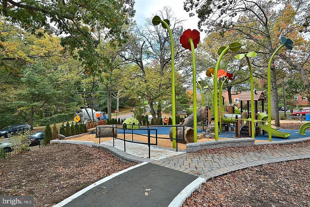 3990 Langley Court NW Unit D604, Washington, DC 20016