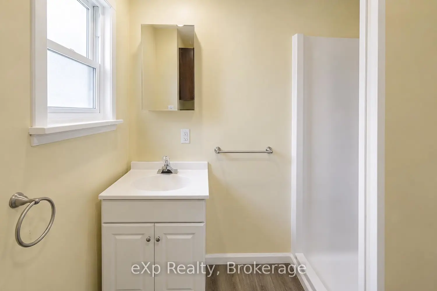 326 Sidney Street photo 3
