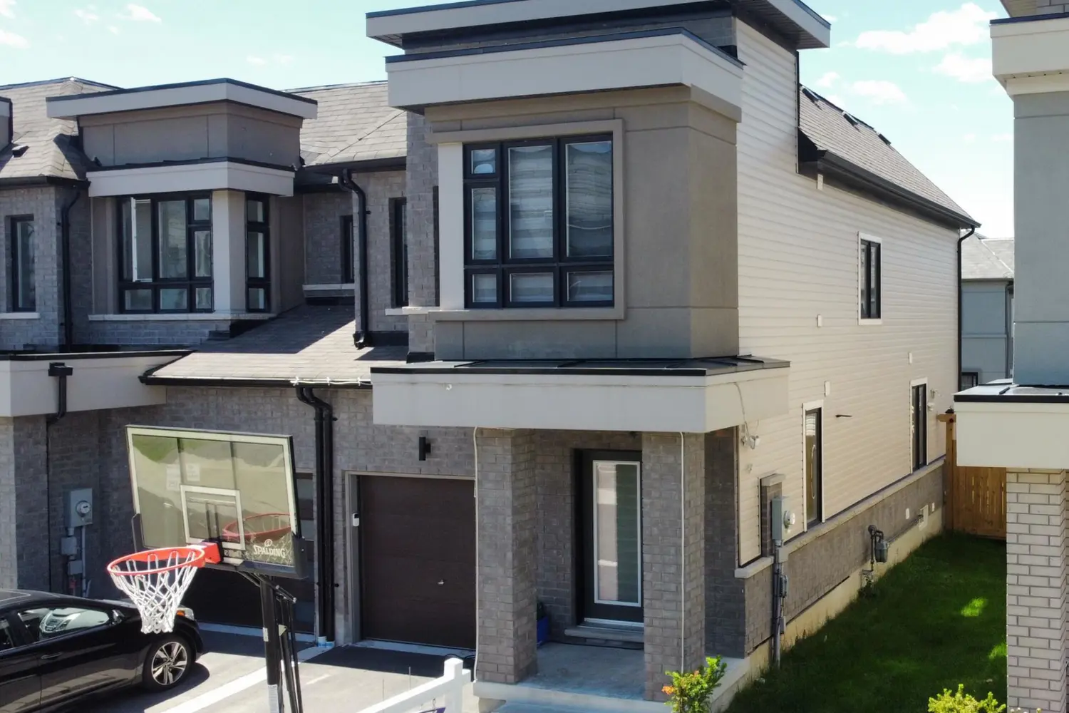 30 Caspian Square photo 3