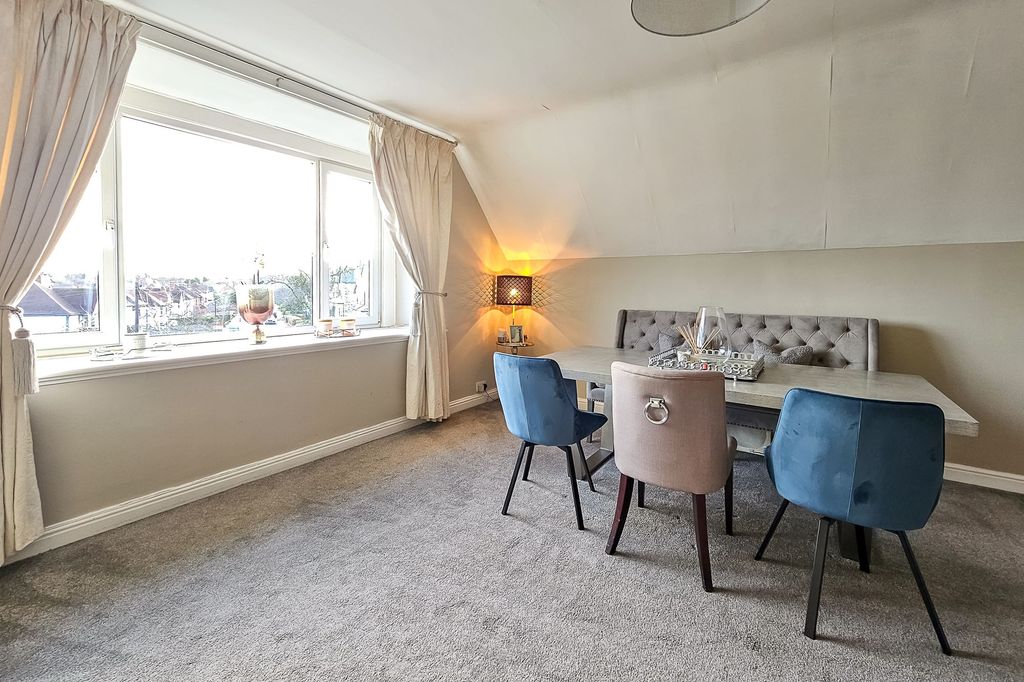 2 bed flat for saleHarlow Oval, Harrogate HG2 photo 5
