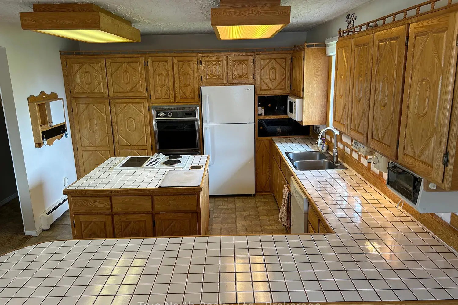 16 Brock Crescent photo 2