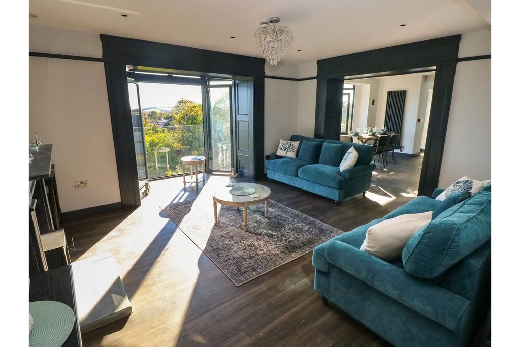3 bed flat for saleNarberth Road, Tenby SA70