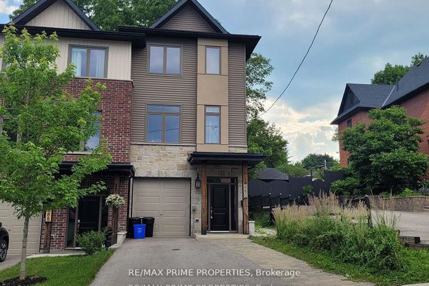 88C Clapperton Street