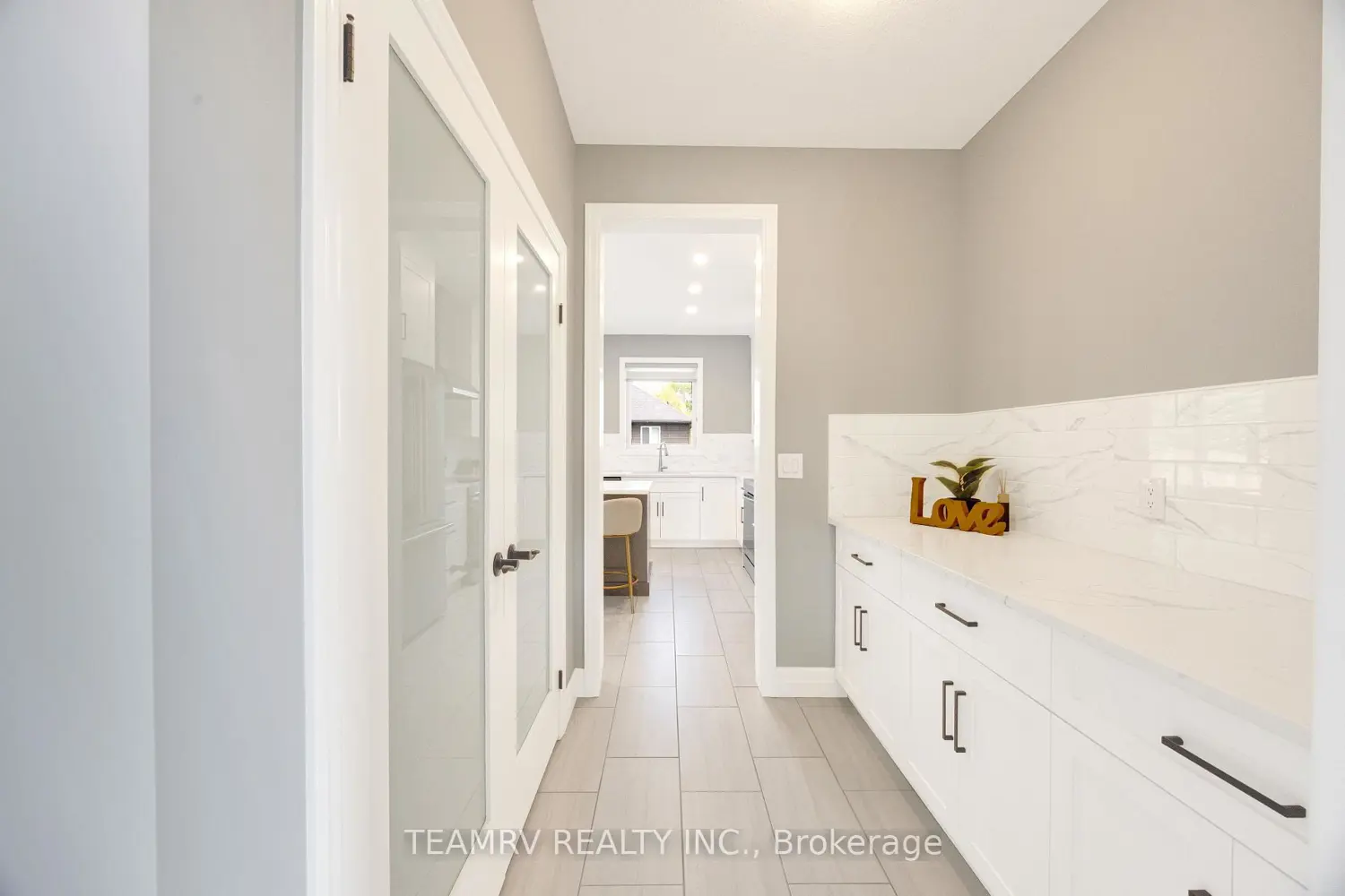 8 Sycamore Drive photo 3