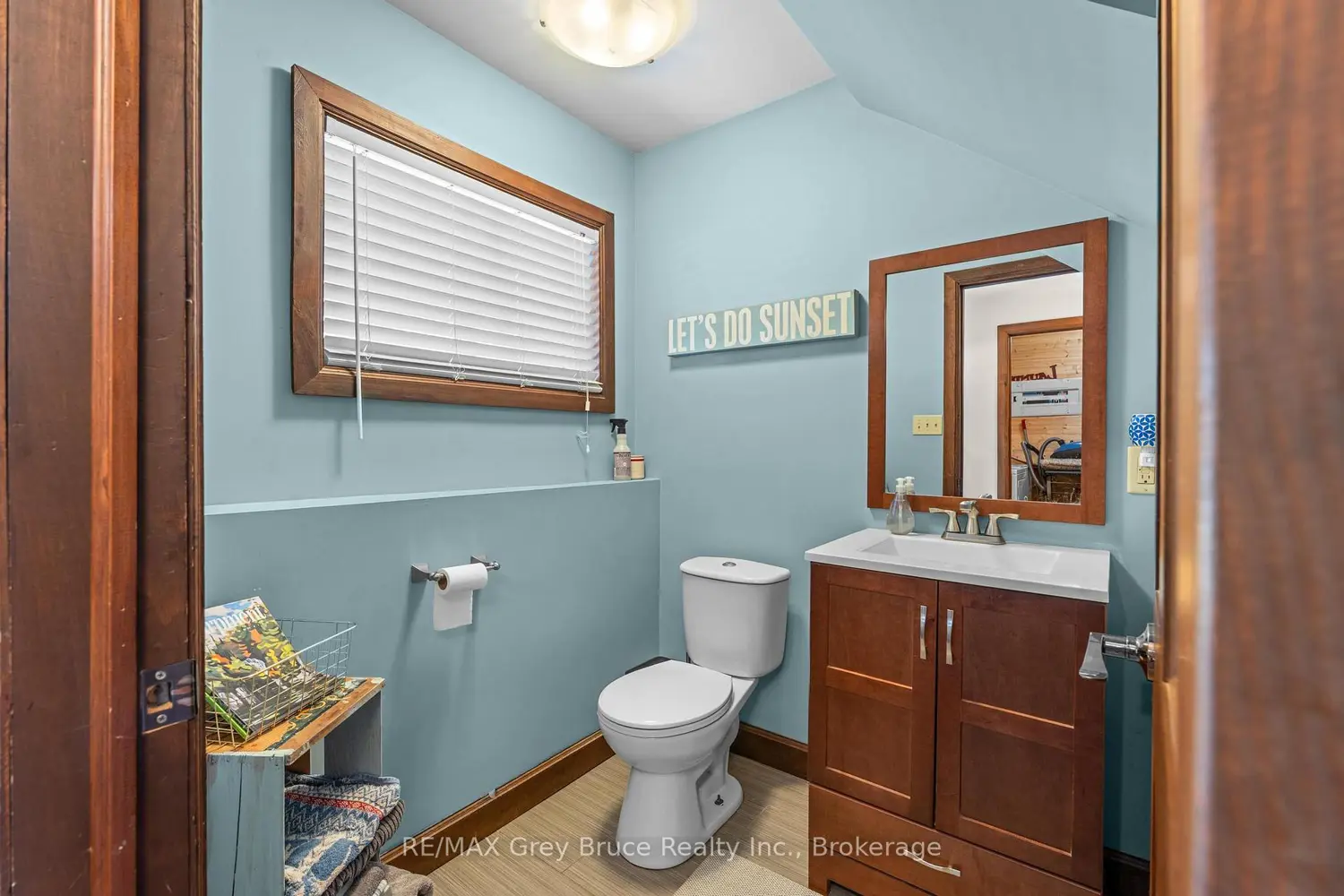 1535 15 Side Road photo 5