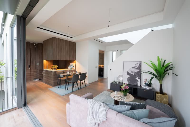 10 Evelyn Road photo 2