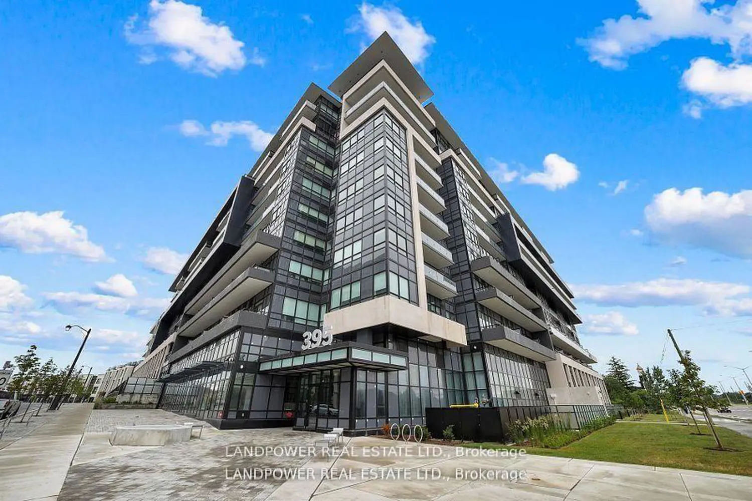 395 Dundas Street 831