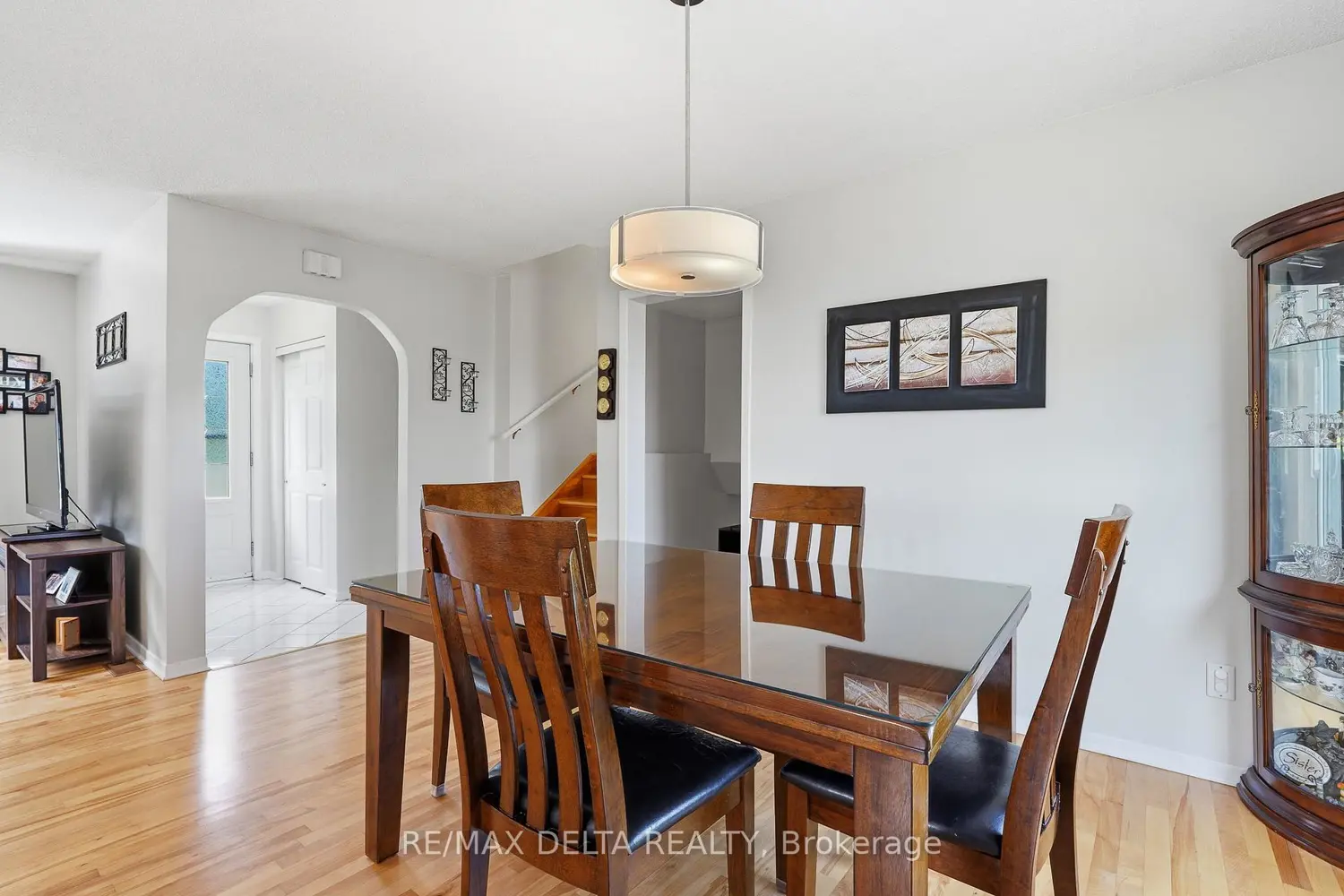 915 Elizabeth Road photo 5