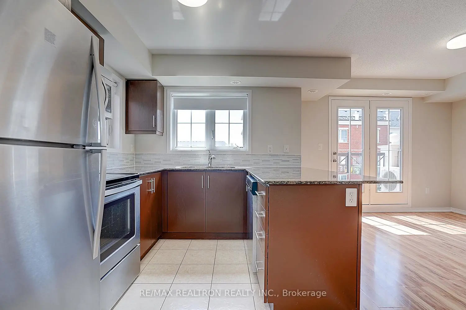 2492 Post Road 16 photo 5