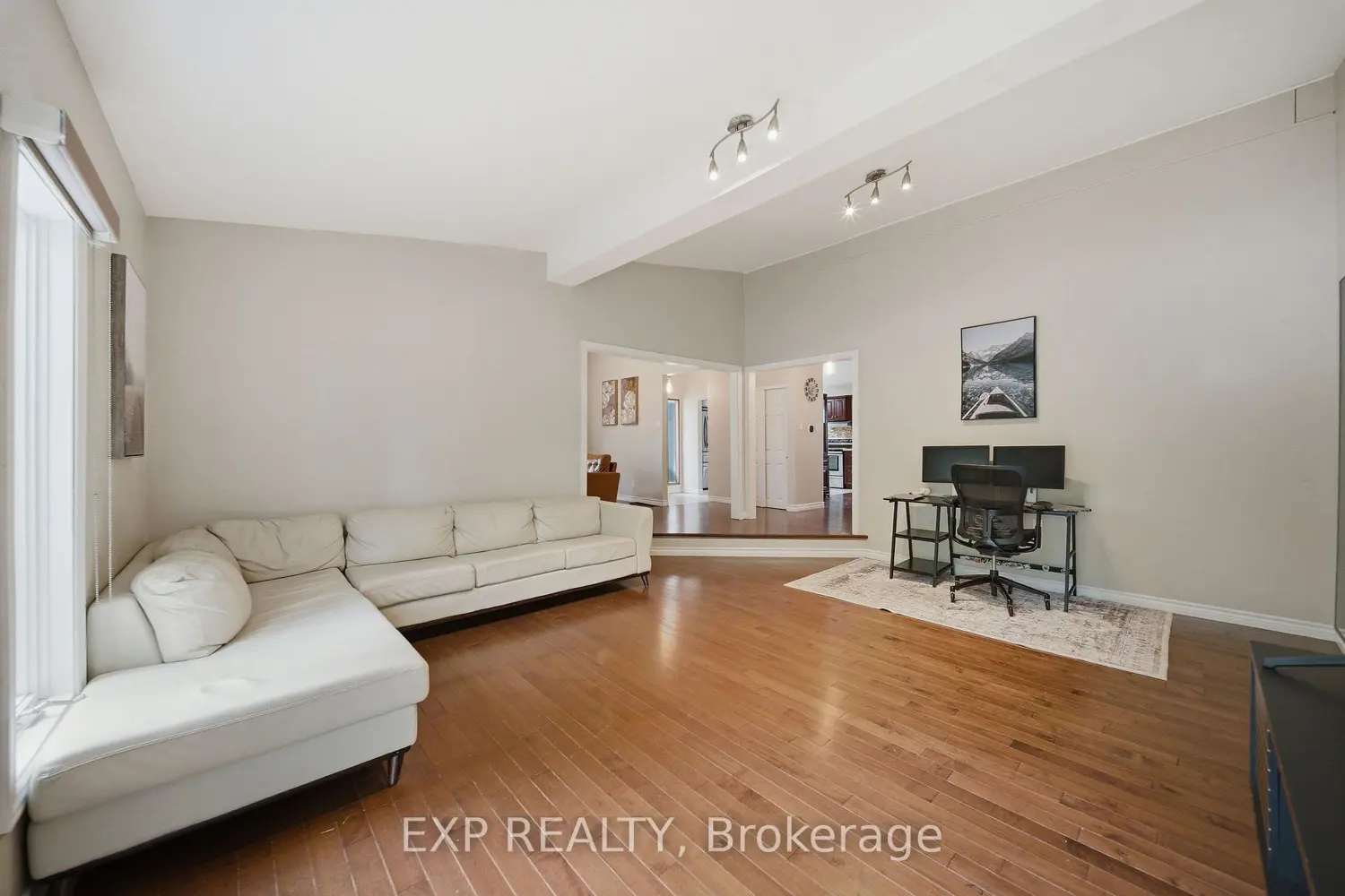 136 Resthaven Avenue photo 2