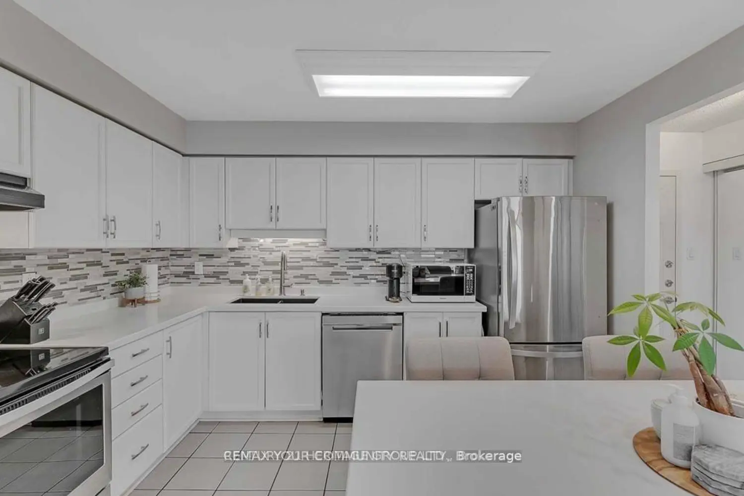 309 Major Mackenzie Drive 1014 photo 4