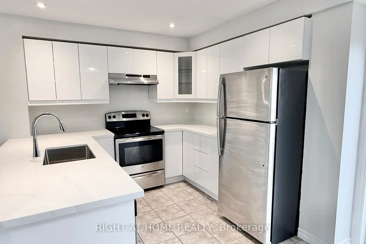 87 Mayland Trail photo 4