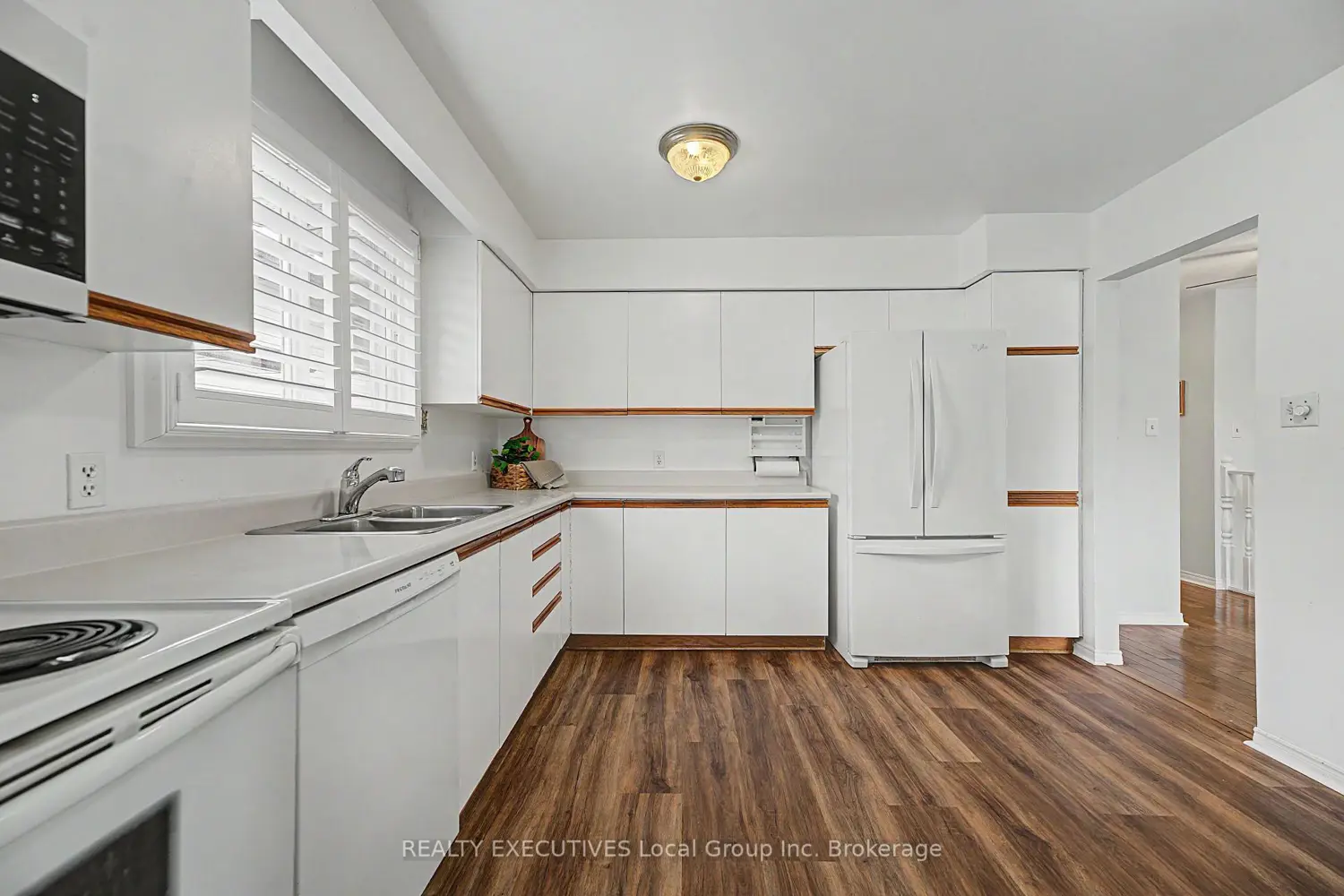 669 Bromley Avenue photo 5