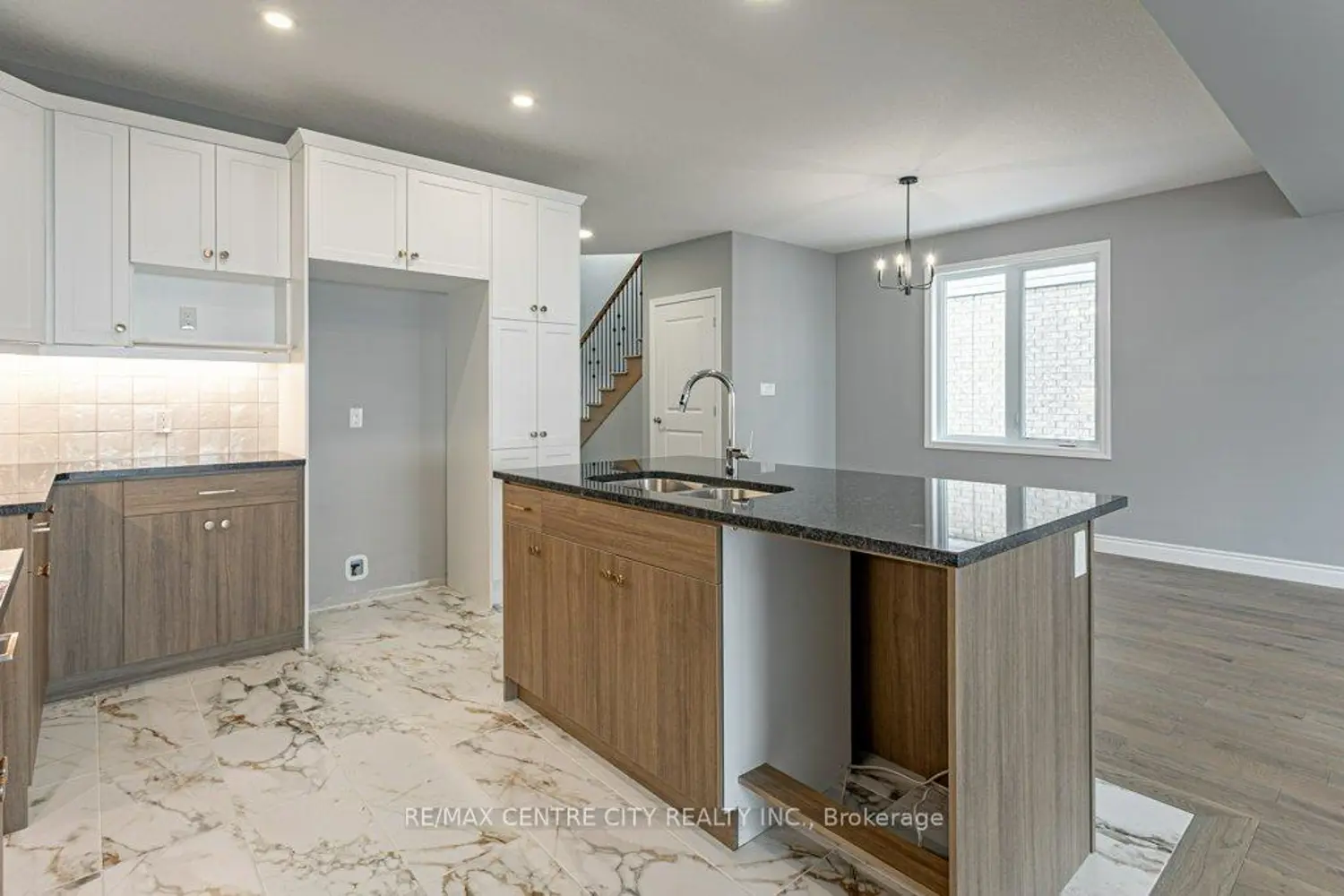 1596 Noah Bend photo 4