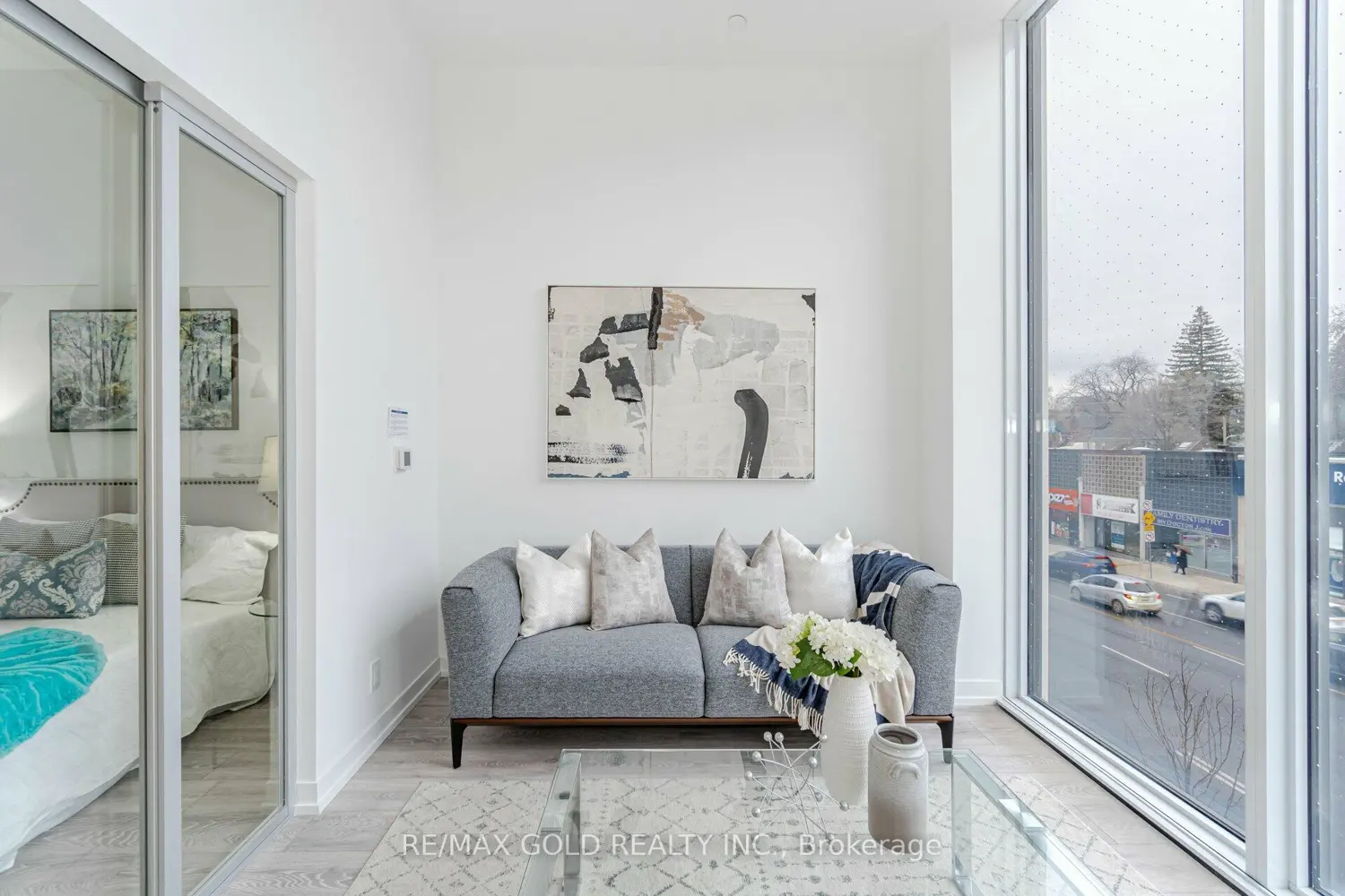 2020 Bathurst Street 216 photo 3