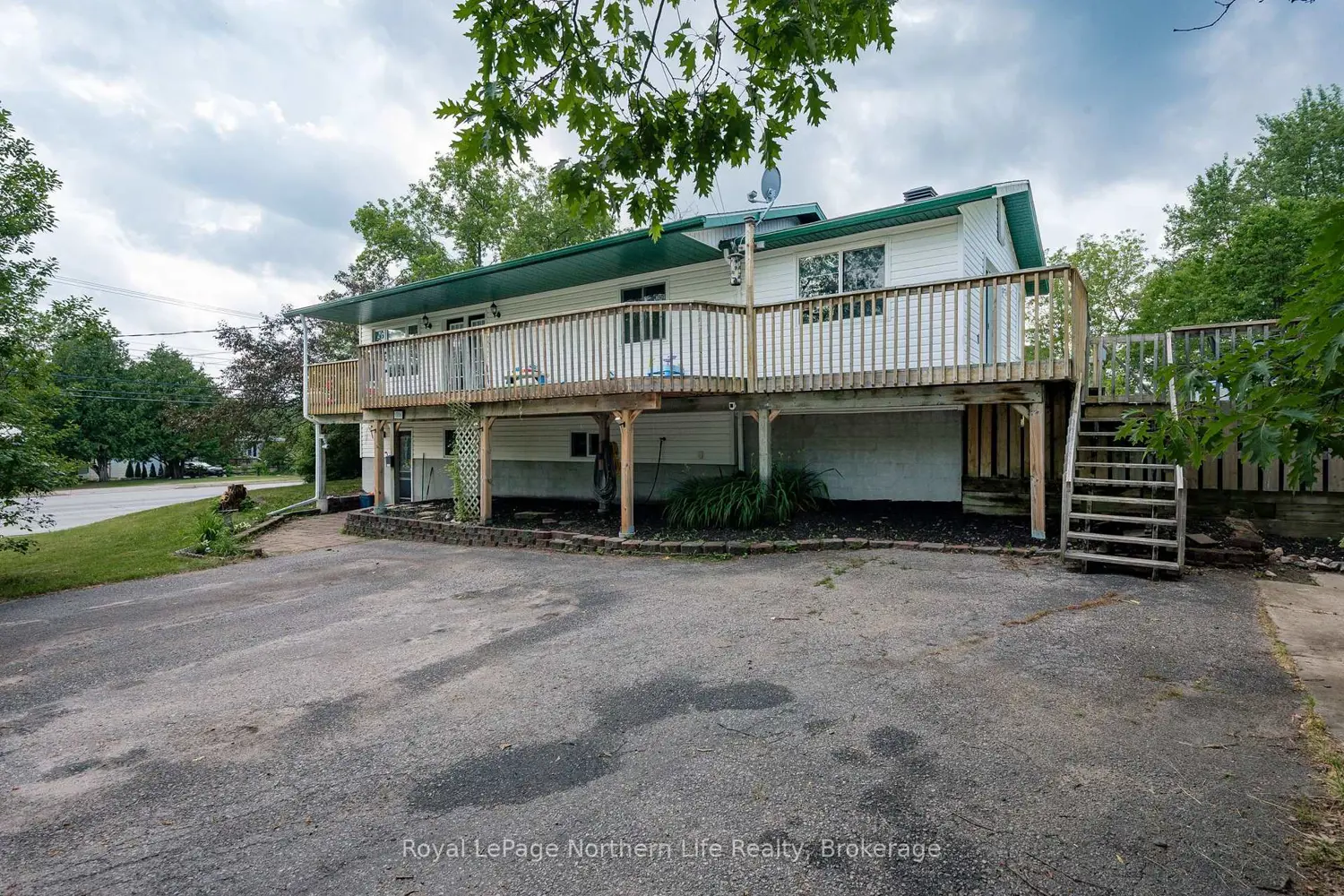 1006 Lakeshore Drive photo 2