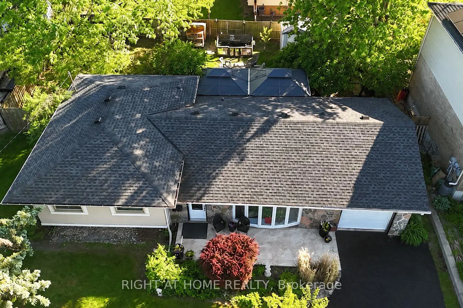 18 Dennis Avenue photo 5