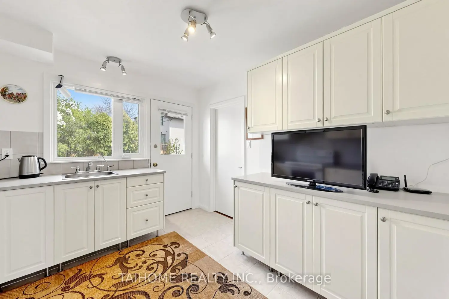72 Bowerbank Drive photo 5