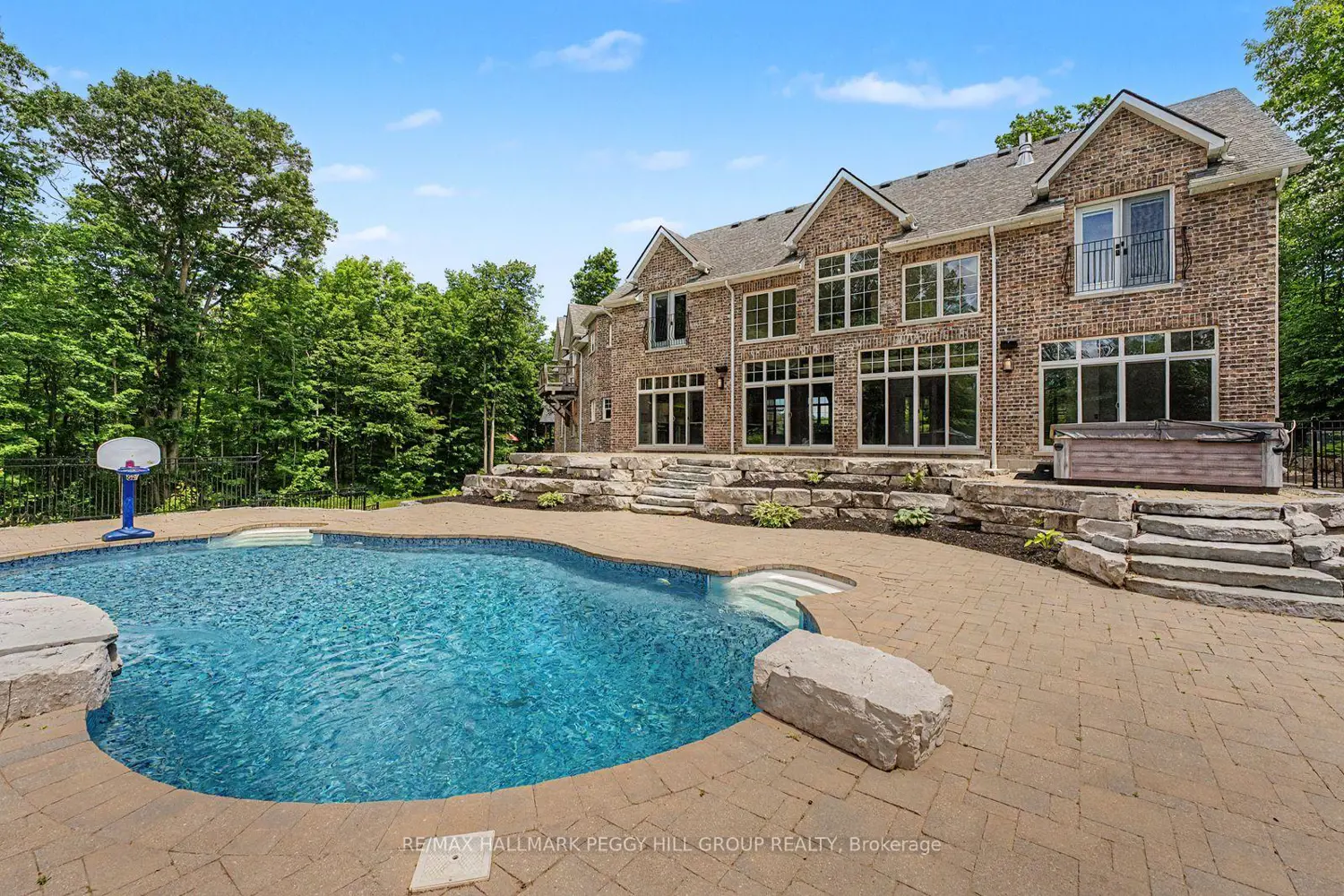 16 Heron Boulevard photo 2