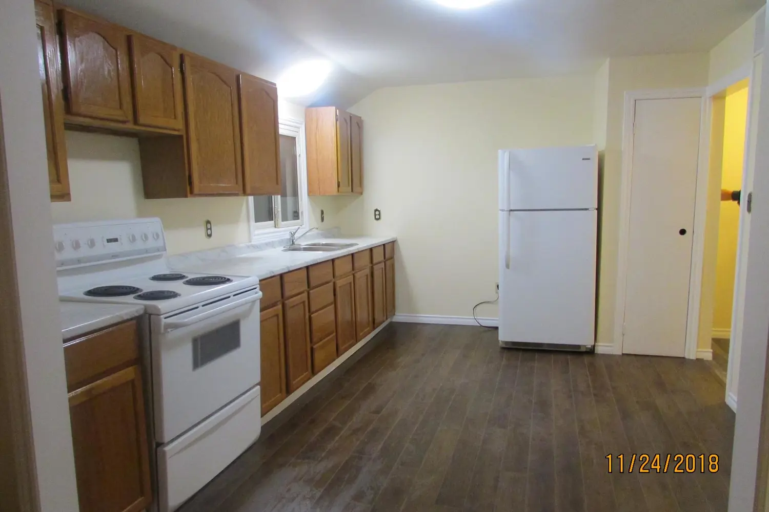 1076 King Street photo 3
