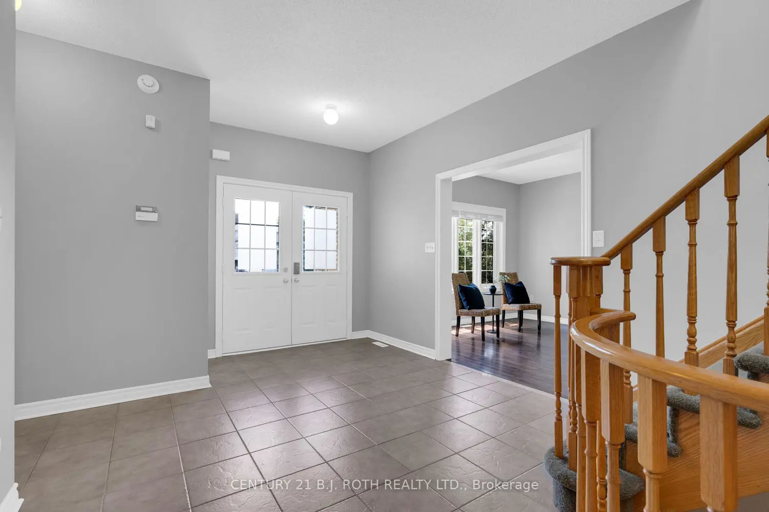 22 Silvercreek Crescent photo 2