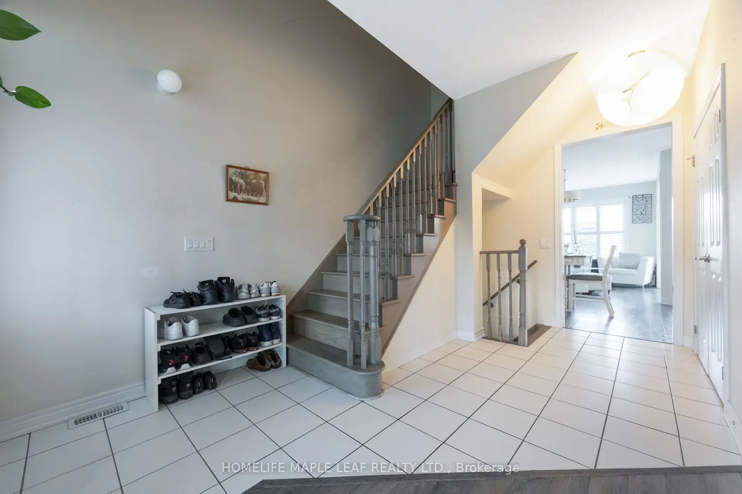 721 Cook Crescent photo 5