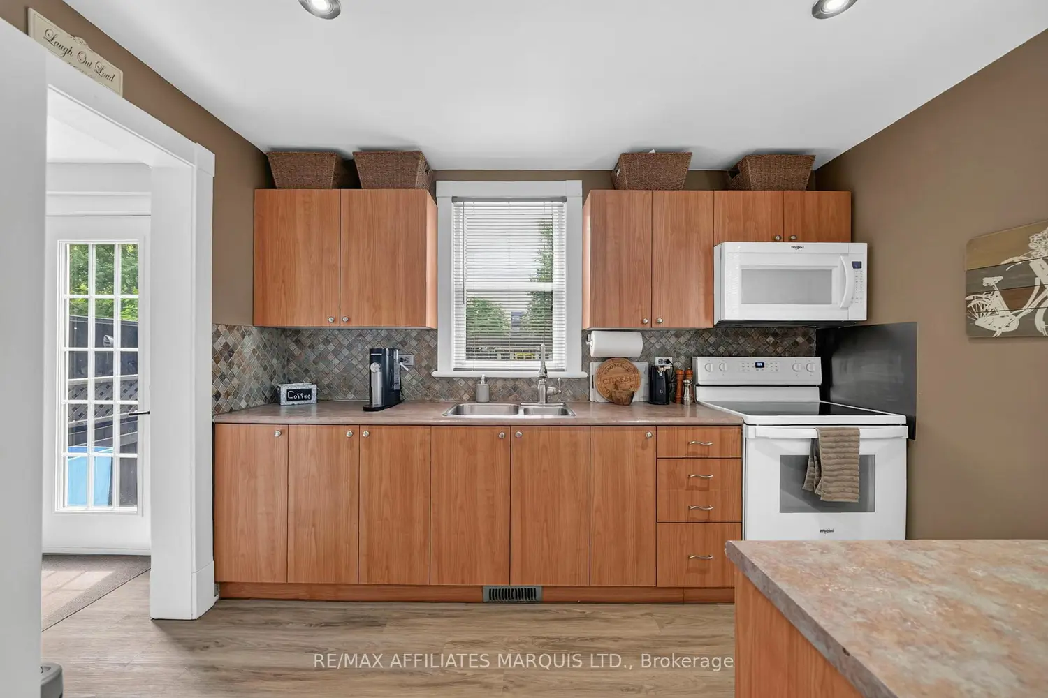 336 Amelia Street photo 5