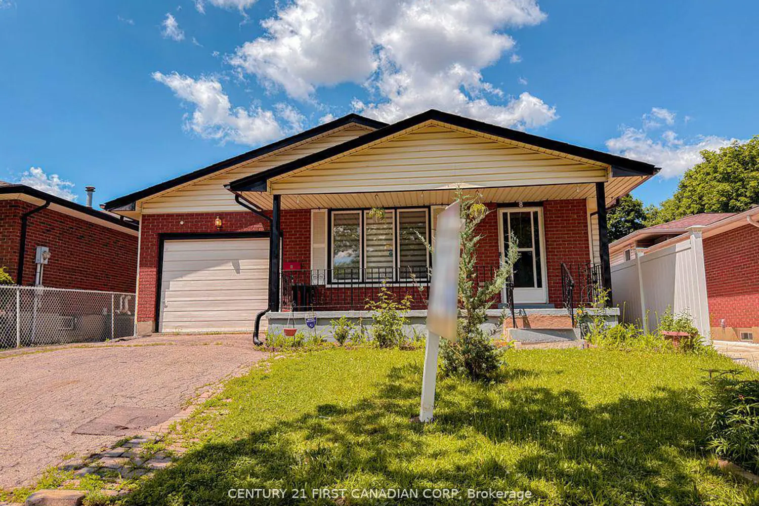 8 Poplar Crescent