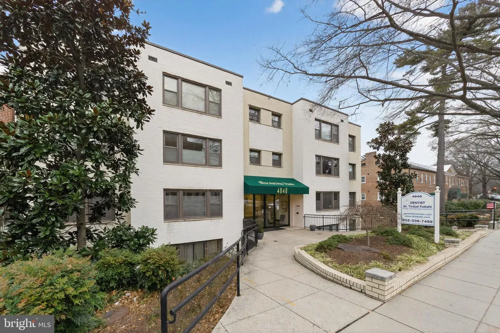 4840 Macarthur Boulevard NW Unit 401, Washington, DC 20007 photo 2