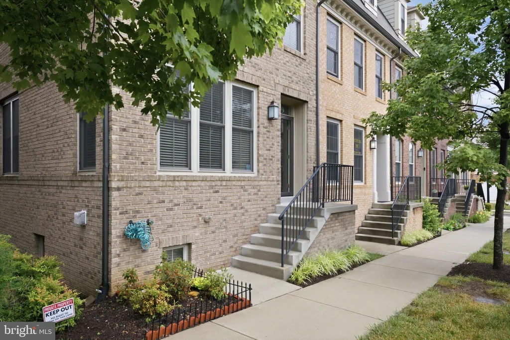 6109 Solent Place NE, Washington, DC 20011