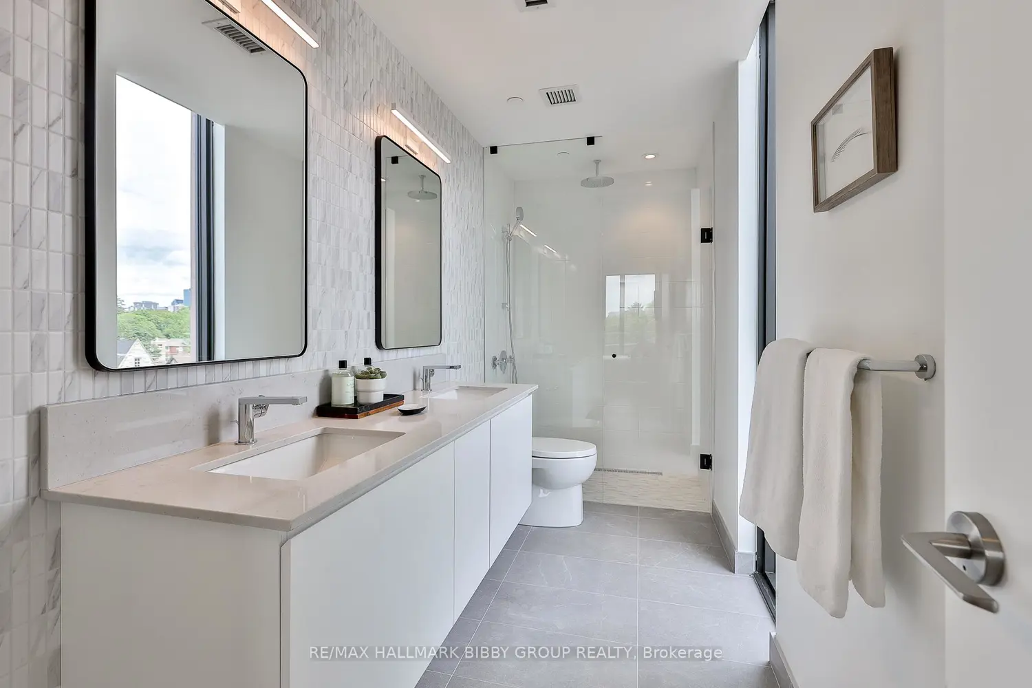 1414 Bayview Avenue 409 photo 4