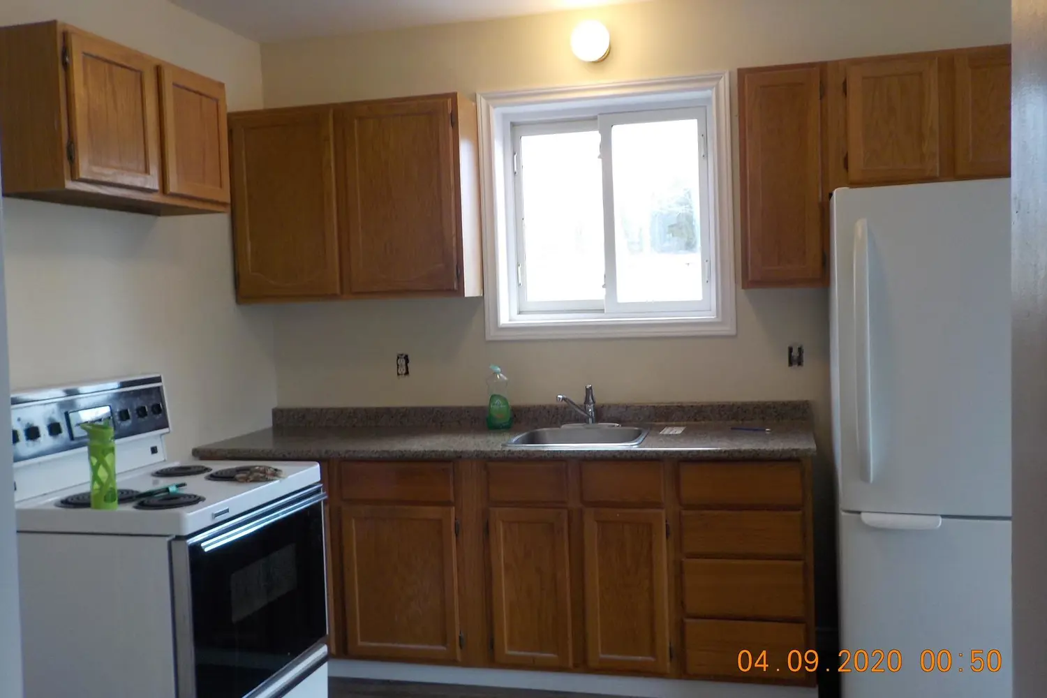 1076 King Street photo 4